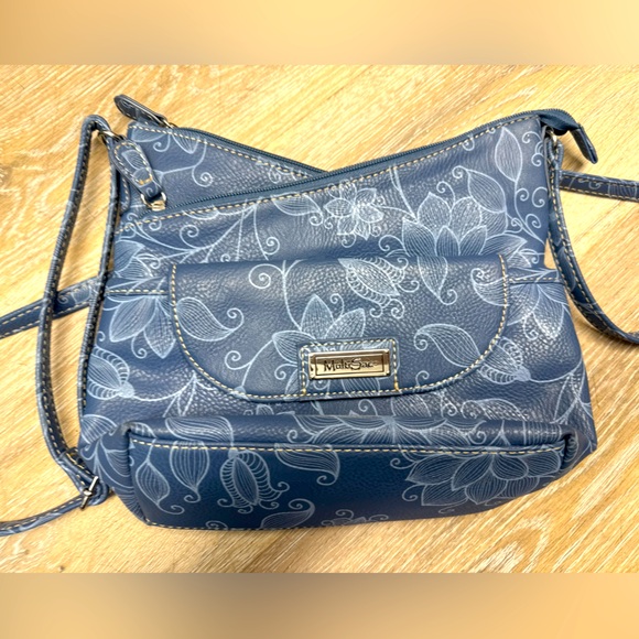 Multi-Sac Blue Tone Crossbody Bag Size 8H X 8L Leather Zipper pockets - Picture 1 of 13